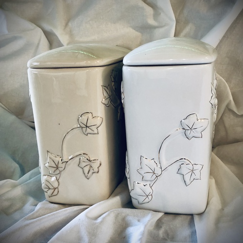 Aranyozott domború borostyán porcelán iker urna